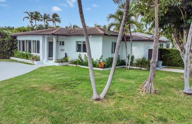 900 Surfside Blvd - 900 Surfside Boulevard, Surfside, FL 33154