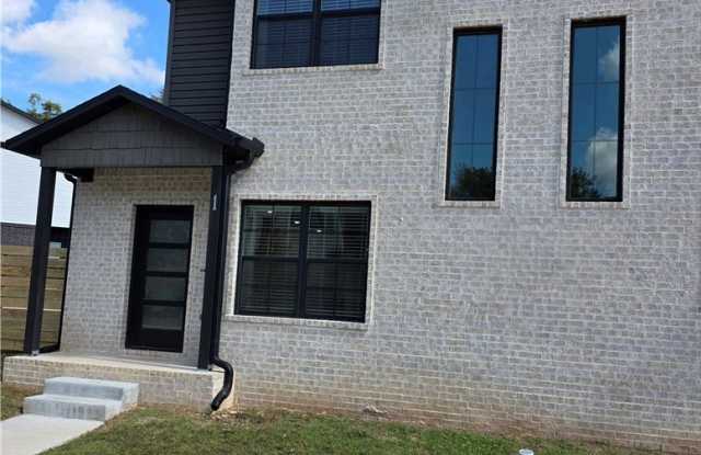 1002 N Crater Avenue Gallery 2