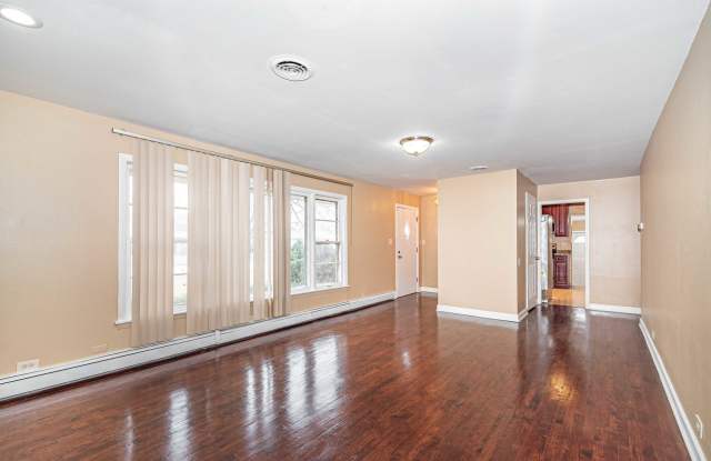 9503 North Greenwood Drive Gallery 4