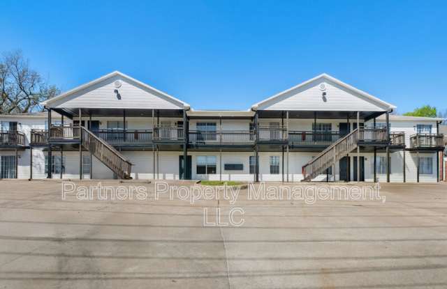 825 North Leverett Avenue - 1 photos photos
