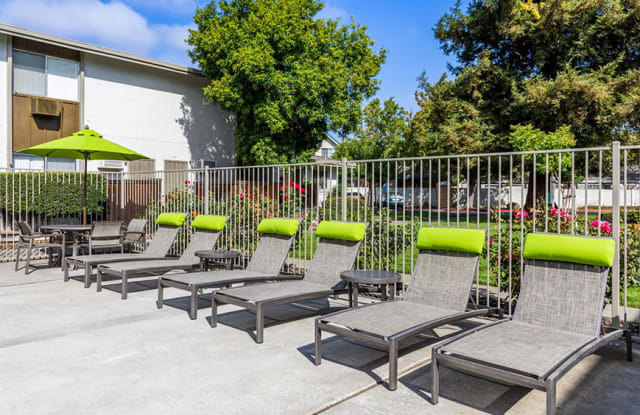 Autumn Oaks Townhomes & Apartments Gallery 3