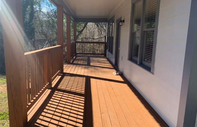 3BR home close to downtown Gallery 3