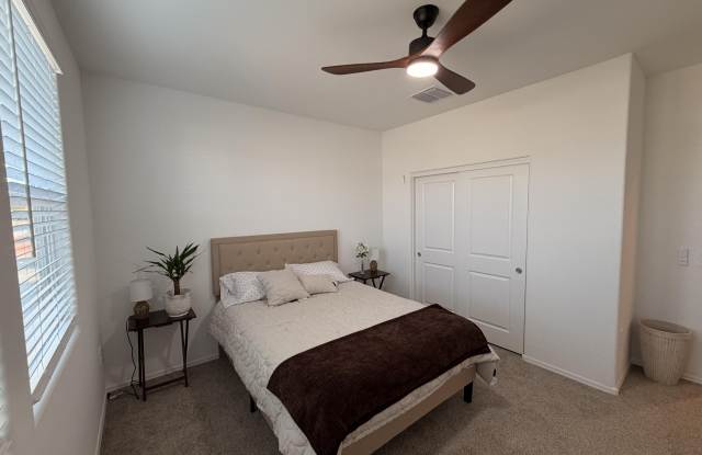 1527 E GLAZIER Drive Gallery 4
