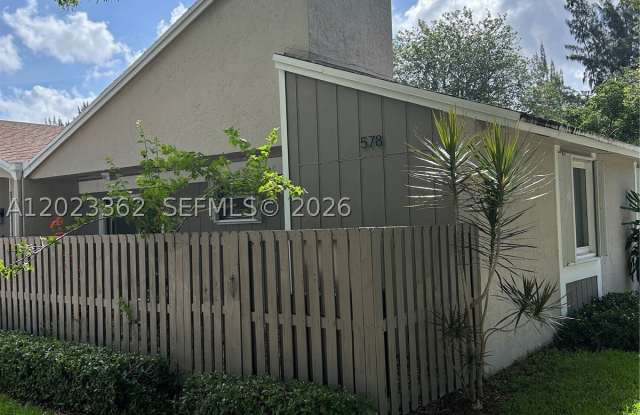 578 Woodgate Cir photos photos