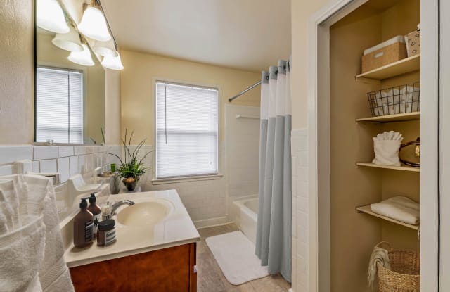 Aquahart Manor Apartments Gallery 3