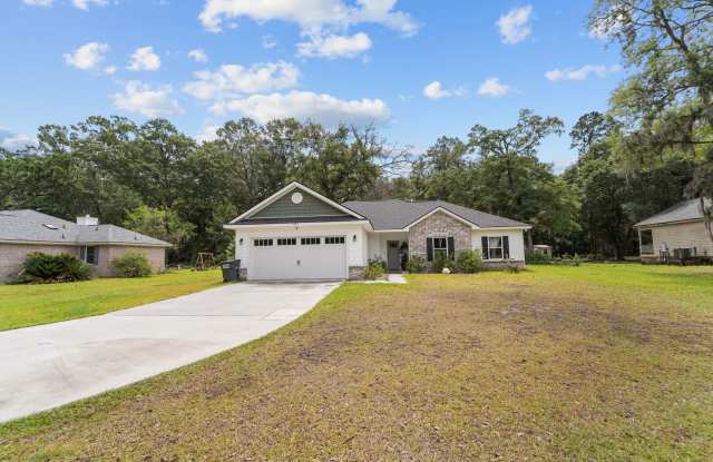 Comfort & Style Meet in This Beautiful 4 Bedroom Midway Home photos photos
