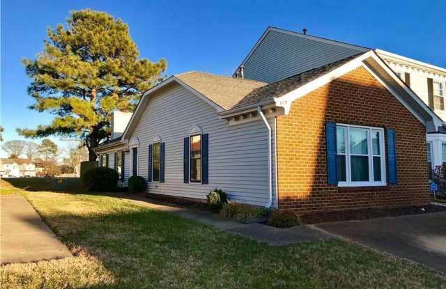 End Unit Single Story Townhouse! - 1124 Gleaning Close, Virginia Beach, VA 23455