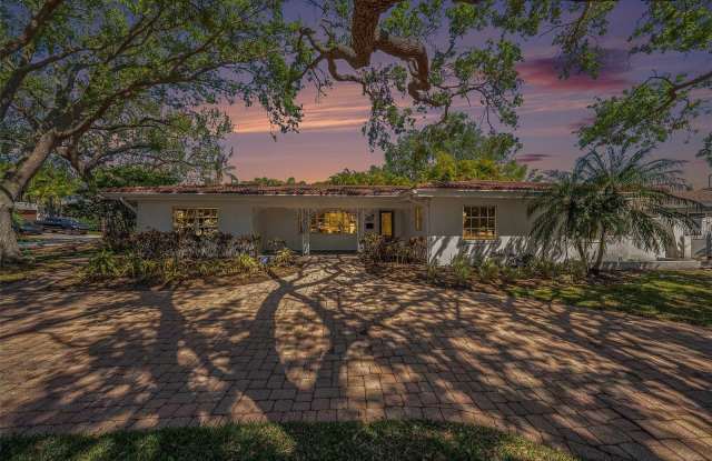 1100 SNELL ISLE BOULEVARD NE - 1100 Snell Isle Boulevard Northeast, St. Petersburg, FL 33704 1100 SNELL ISLE BOULEVARD NE - 1100 Snell Isle Boulevard Northeast, St. Petersburg, FL 33704