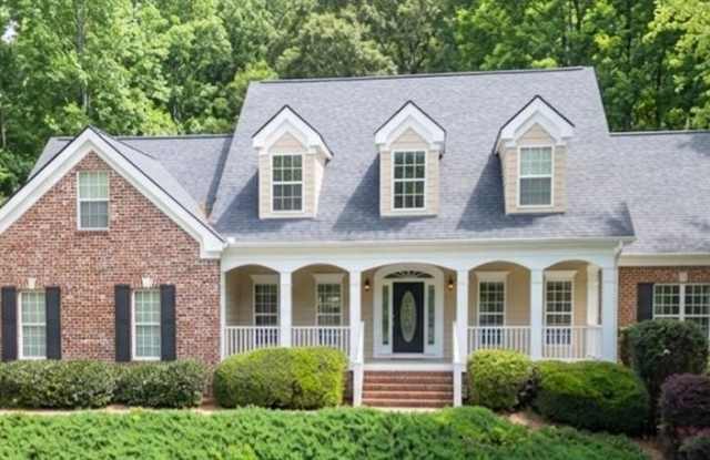 606 Lake Shore Court Gallery 2