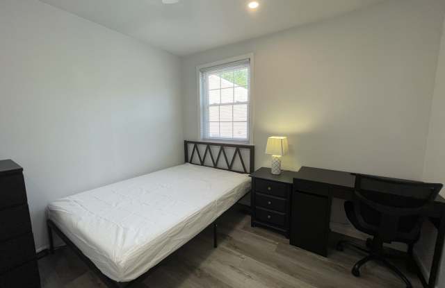 4199 University Dr photos photos