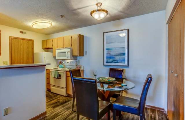 Lake Forest Apartments photos photos