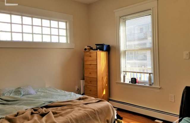 Nice 5 bed in Allston Gallery 4