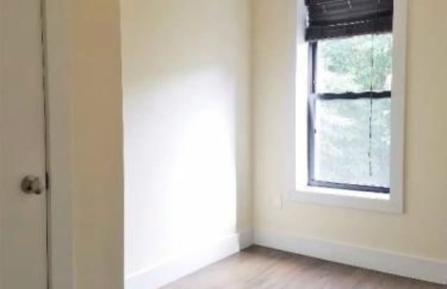 364 Bainbridge Street Gallery 3