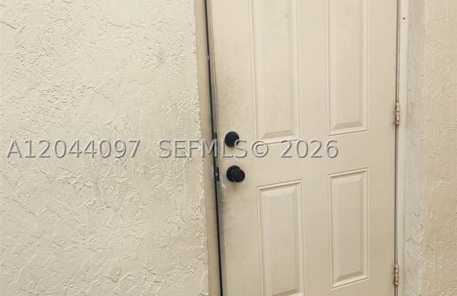 1045 S Flagler Ave Gallery 2