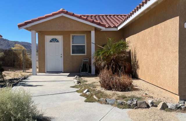 Quiet 3 bedroom, 2 bathroom, home. photos photos