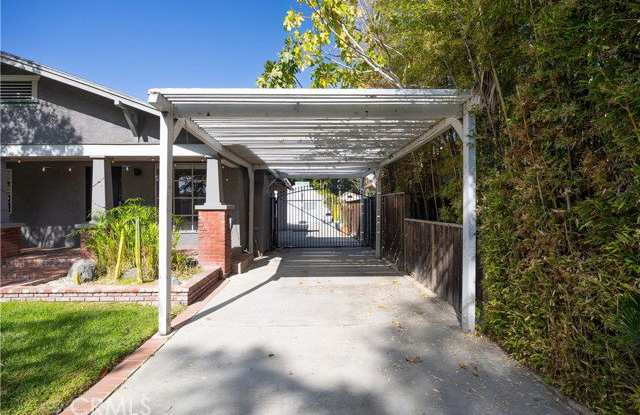 11049 Blix Street Gallery 2