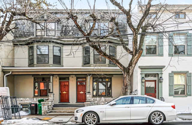 5 bedroom, 2 bathroom house in downtown Carlisle photos photos