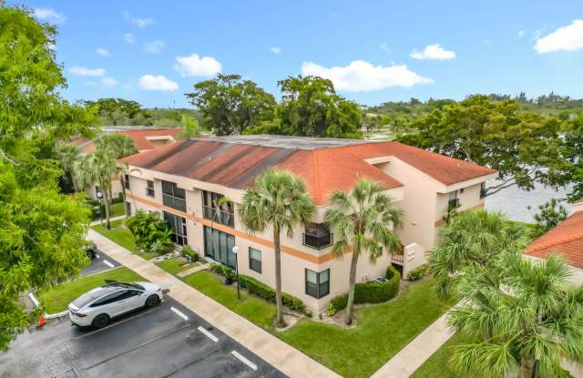 Gorgeous 3 bedroom Corner Unit with Lake view in Coconut Creek - 2846 Carambola Circle South, Coconut Creek, FL 33066