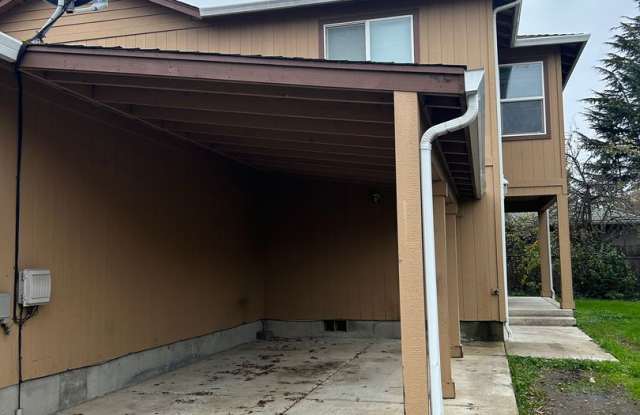 3 Bedroom 2.5 Bath Duplex - 3284 Bursell Road, Central Point, OR 97502