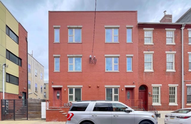 1131 GREEN STREET - 1131 Green Street, Philadelphia, PA 19123
