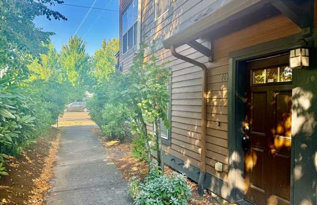 Beautiful & Pristine 3-Bedroom Townhome in Prime Beaverton Location Gallery 3