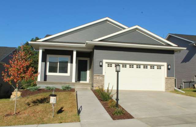 4 bed/3 bath home East Side IC Easy Commutes and Walking trails! photos photos