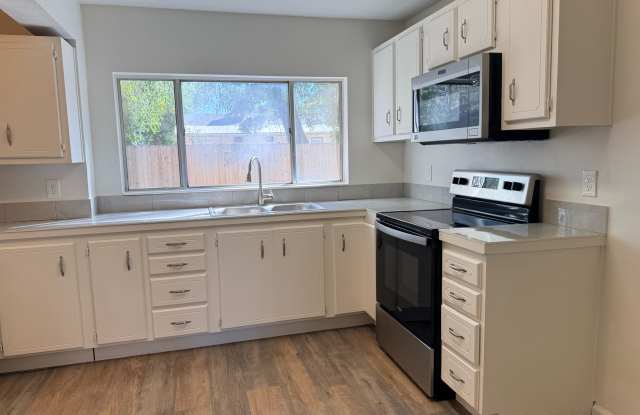 333 1/2 Epps Drive Gallery 4
