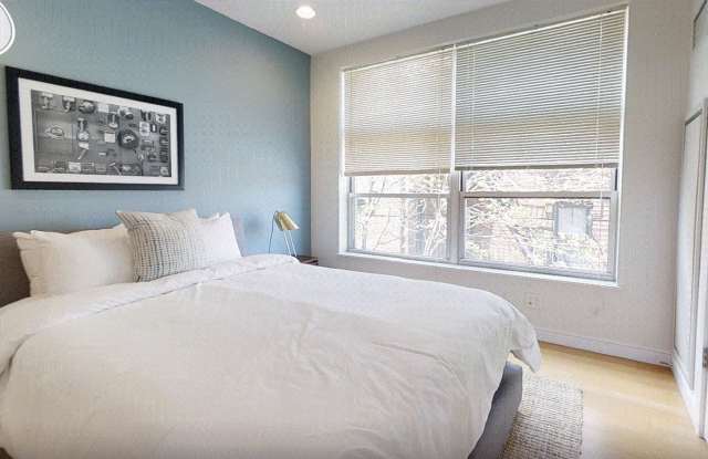 Charming 1 Bedroom-No Broker Fee Gallery 1