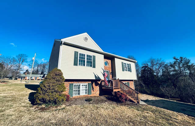 Nice Home in Sandusky Area (Hines Circle) photos photos