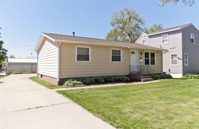4 Bed 2 Bath Home Available NOW In Marion! photos photos