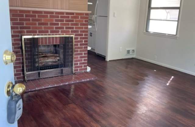 Charming 2-Bedroom Home in Prime Milwaukee Location photos photos