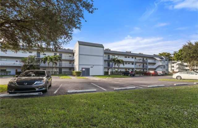 8421 Lagos De Campo Blvd photos photos