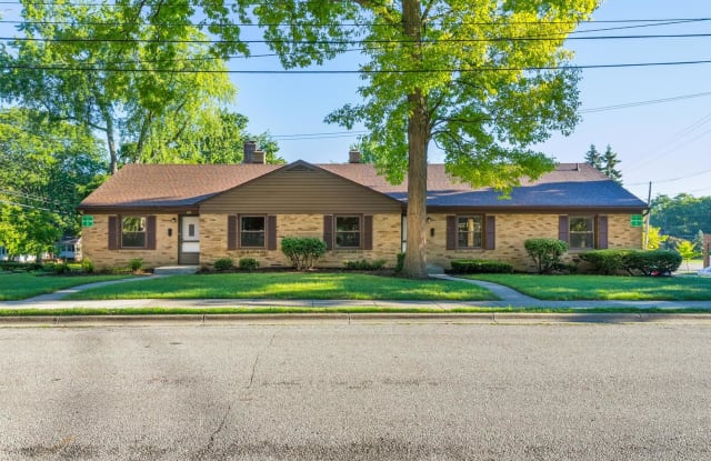 240 & 242 Southlawn Ave - 242 Southlawn Avenue, East Lansing, MI 48823