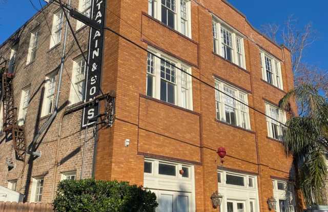 Gorgeous top-floor studio apartment in Walkable Magazine St Location photos photos