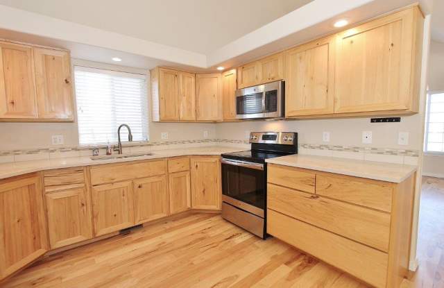 Immaculate Single-Level Home on a Cul-de-Sac Gallery 3