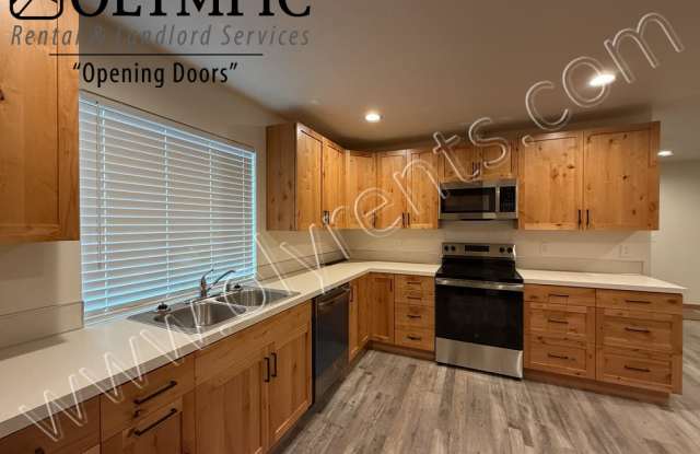 309 N 6th Ave SW - 309 North 6th Avenue Southwest, Tumwater, WA 98512