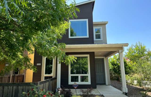 Charming 3 Bed / 2.5 Bath Home with Modern Upgrades photos photos