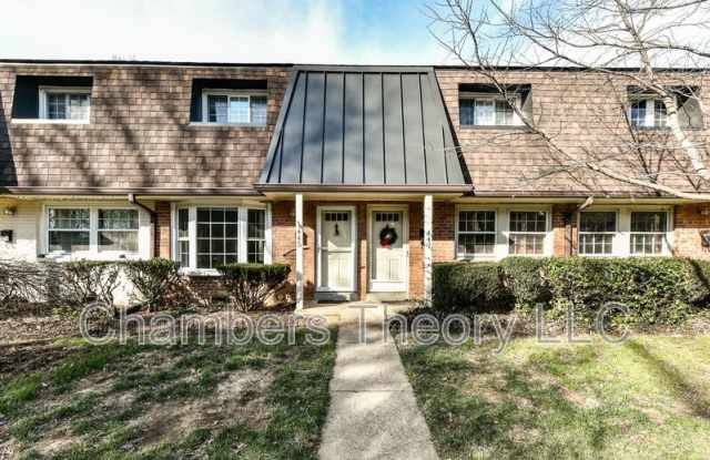 445 Hampton Ct Gallery 1
