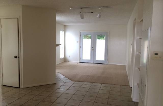 FEEL AT HOME AT LAKE SHORE VILLAS APARTMENTS *LEASING SPECIAL AVAILABLE* photos photos
