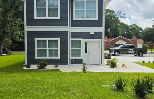 Charming 3 bed, 1.5 bath photos photos