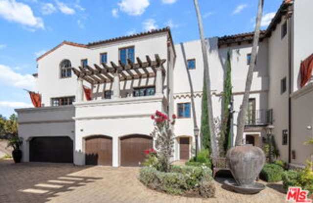 11937 Sunset Boulevard Gallery 2