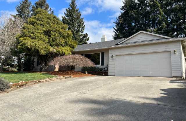Beautiful One-Level Home with Sunroom, Vaulted Ceilings & Multiple Living Areas photos photos