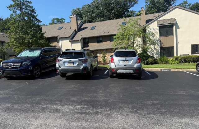 14 OAK KNOLL Drive Gallery 2