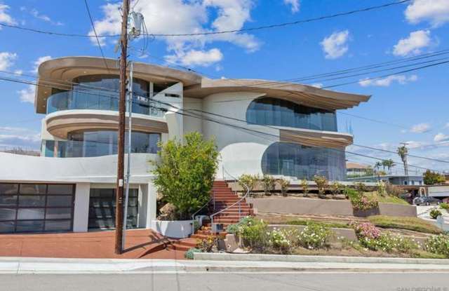 Spectacular 5 Bed 4.5 Bath Home in PointLoma! - 1626 Plum Street, San Diego, CA 92106