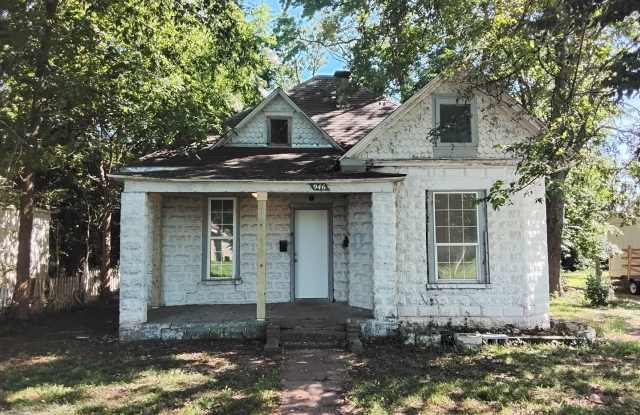 946 W Poplar photos photos