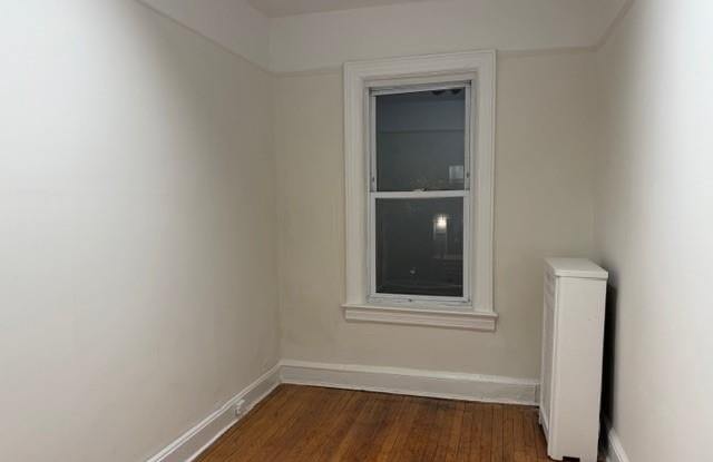 1639 1/2 Pilgrim Avenue unit: 2 Fl - 1639 1/2 Pilgrim Avenue, Bronx, NY 10461