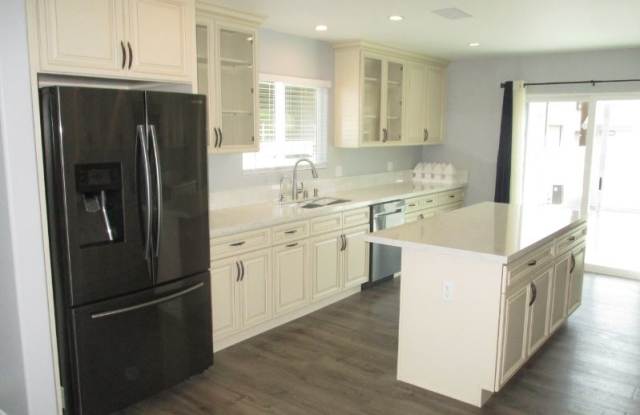 5558 Auckland Ave - 5558 Auckland Avenue, Los Angeles, CA 91601