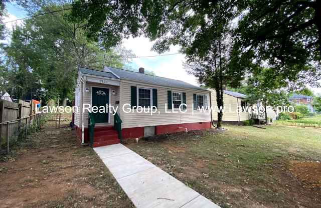 Adorable Cottage with Unique Interior Design and Fenced Yard photos photos Adorable Cottage with Unique Interior Design and Fenced Yard photos photos