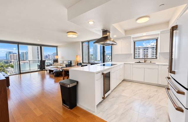 FULLY RENOVATED & FULLY FURNISHED 2 BEDROOM IN THE WATERMARK WAIKIKI! Gallery 1