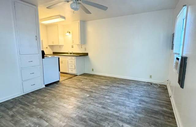 Quaint & Cozy Duplex!! Gallery 3